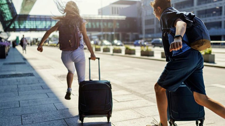 Beat the Airlines to Your Gate: The 4 Best Real-Time Flight Trackers That Predict Delays First
