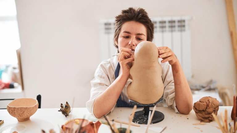 From Clay to Kiln: 5 Best Apps for Organizing Sculpting & Pottery Projects