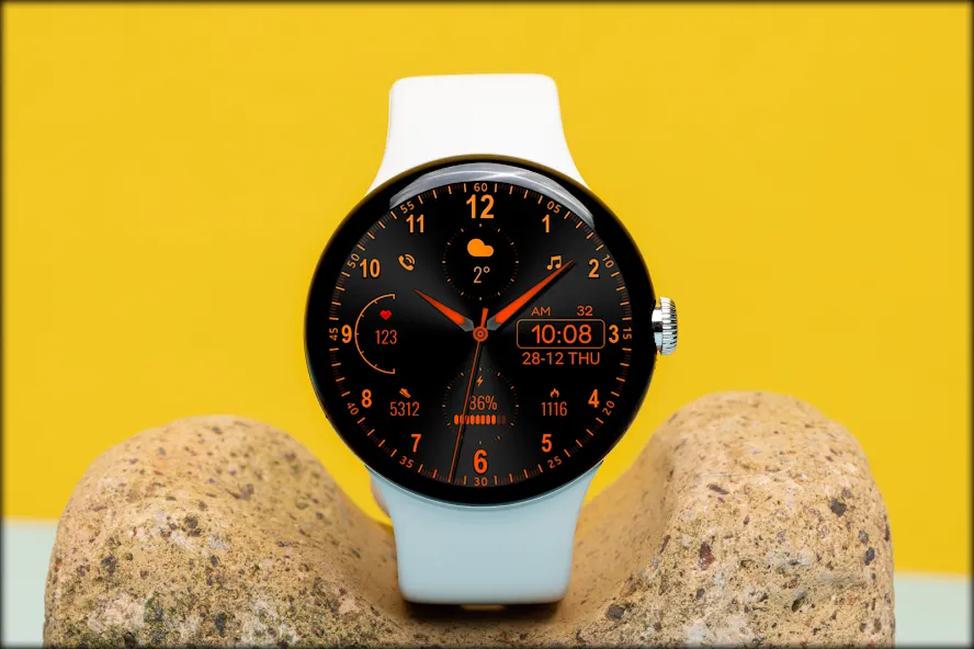 Minimal MINOL URX55 Watch face screenshot 3